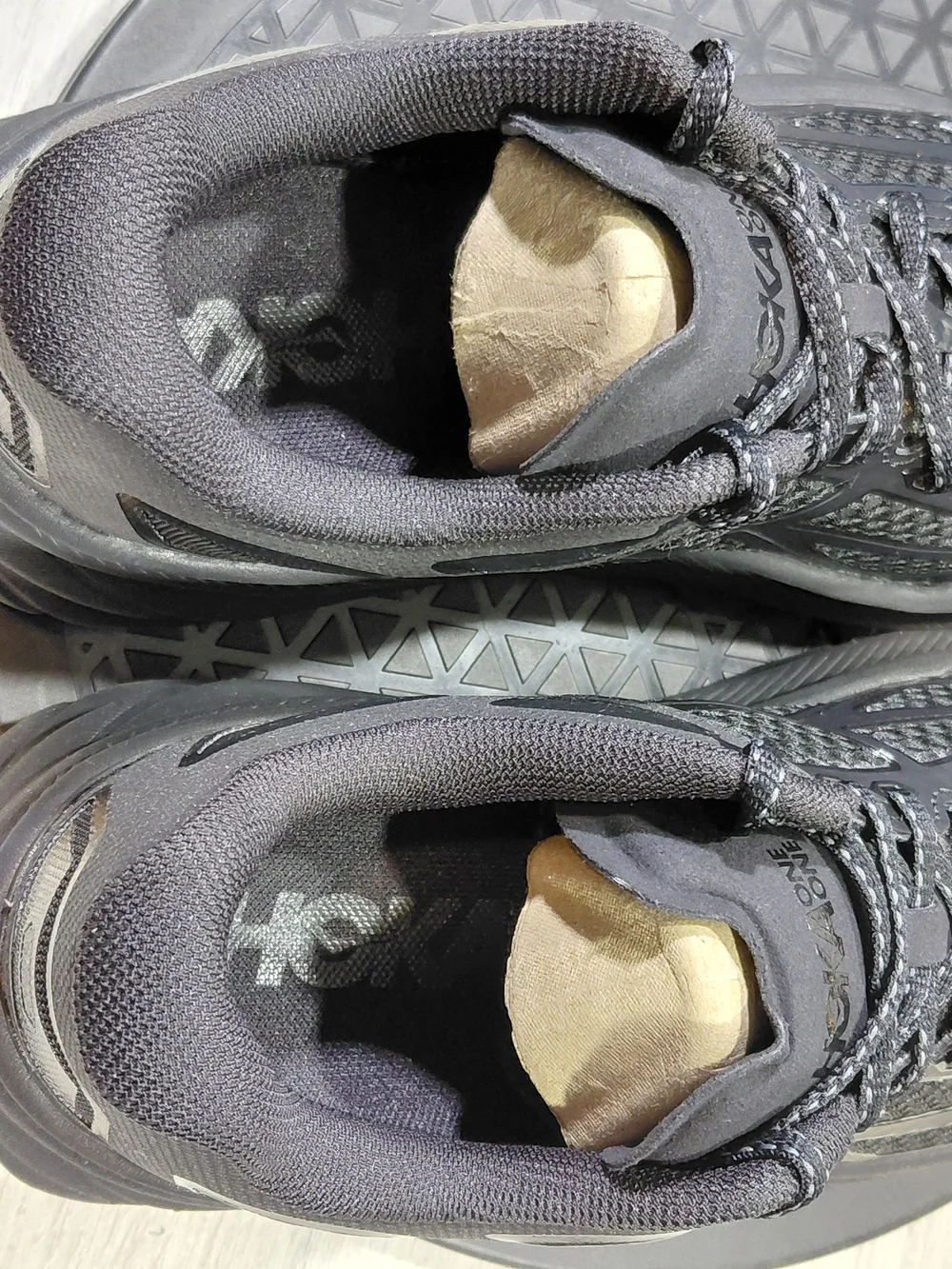 NEW HOKA Womens Clifton One 9 Carbon Triple Black Running Shoes SIZE WOMENS 6.5